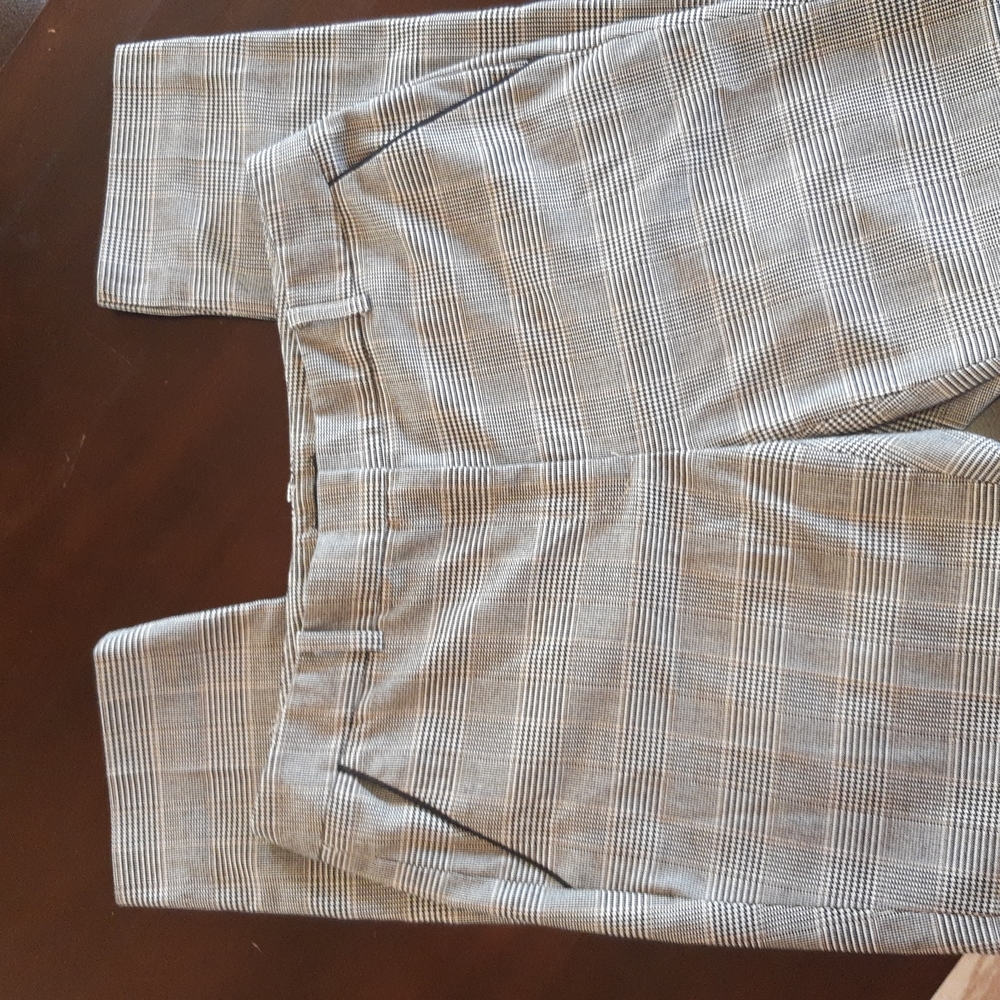 White House Black Market The Slim Ankle size 6 checkered Pants